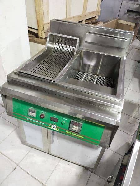 we have Al Fryer New or used  Available/pizza oven/working table/fryer 6