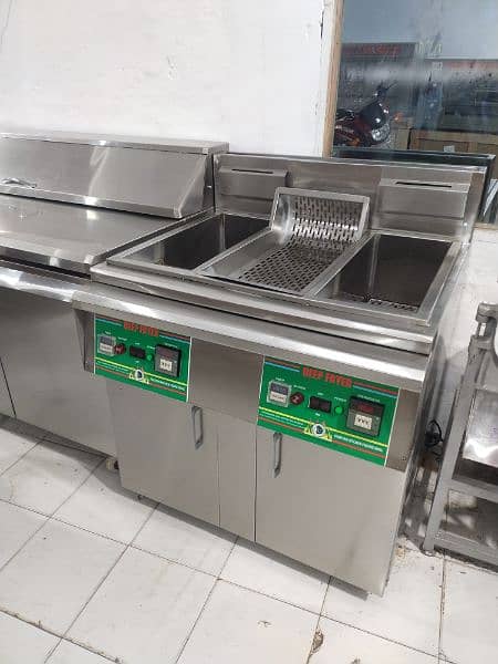 we have Al Fryer New or used  Available/pizza oven/working table/fryer 7