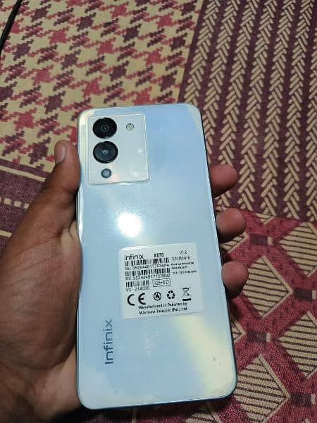 fresh mobile 10/10 condition box charger sath hai 7 months warranty 2