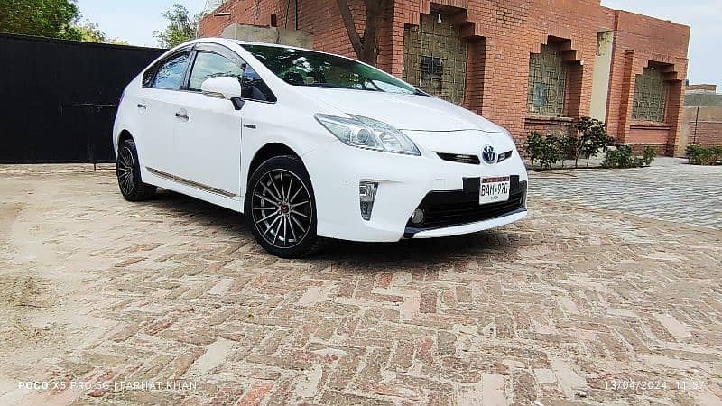 Toyota Prius 2009 model 2012 import and 2013 rigester 2
