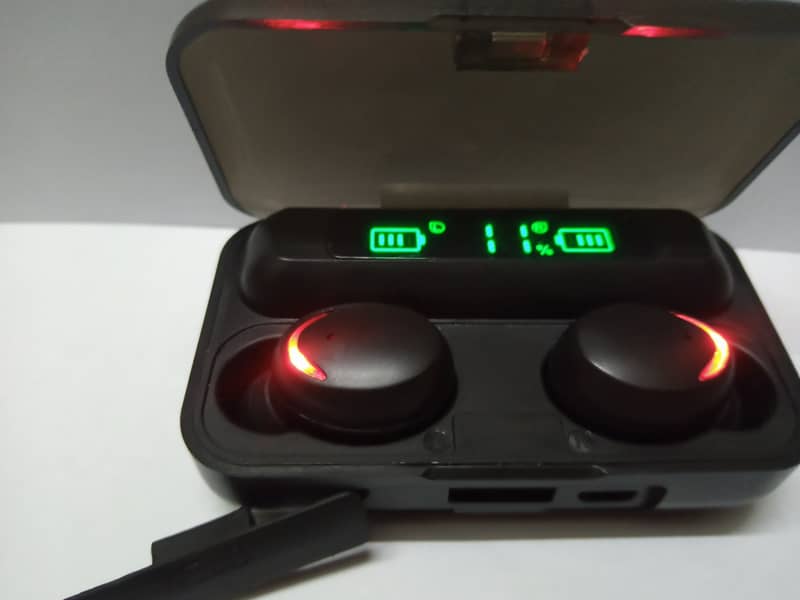Wireless air buds good sound quality with 1 month qurentee 1