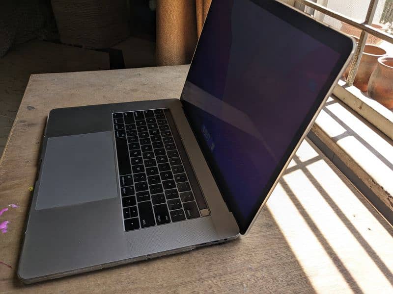 MacBook Pro 2016 15 inch 8