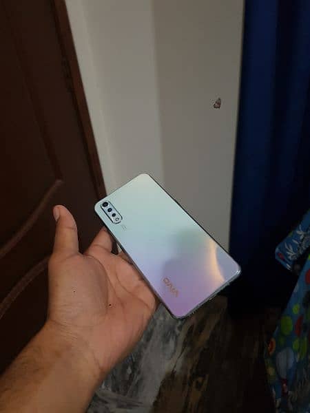 Vivo s1 8gb 256gb with box and charger 4