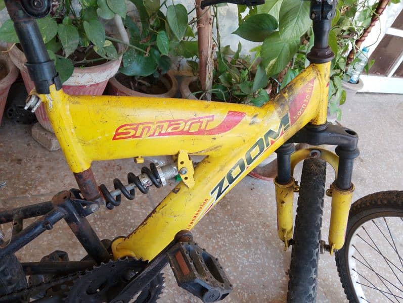 Mountain Bikes Good Condition Imported red and yellow. 6
