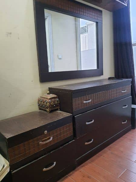King Size Bed, Dressing Table, Two Side Tables, Without Mattress 7