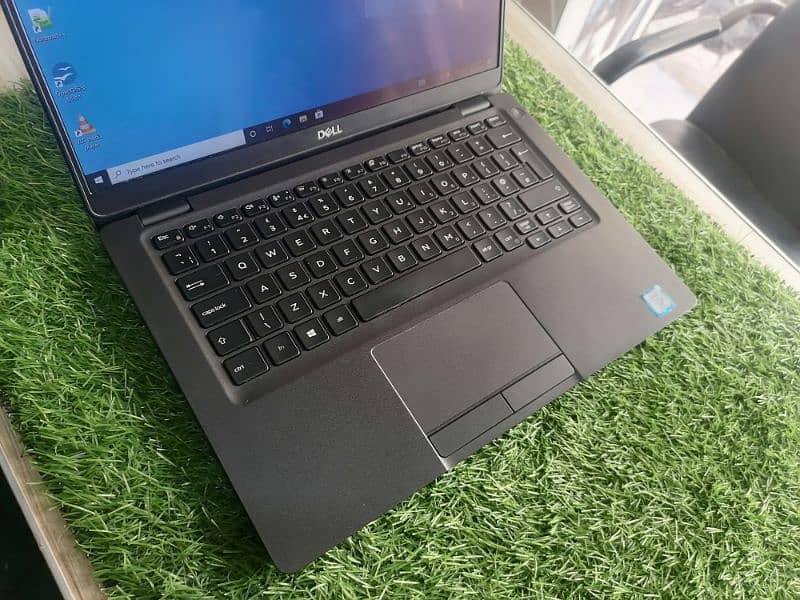 Dell 5300 i7 8th gen with glass less mate touch 1