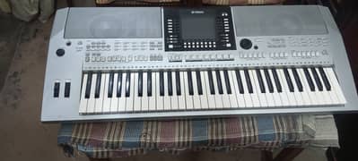 Yamaha PSR S 910 Professional Piano keyboard