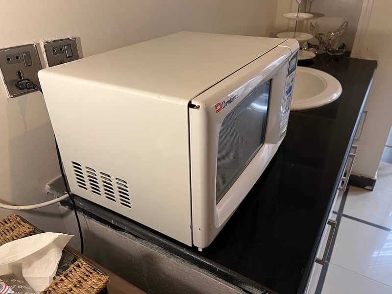 Microwave oven with Grill 0