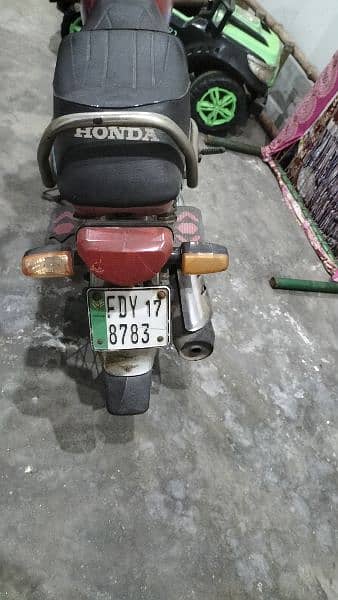 United 70 motorcycle for sale call or WhatsApp 0 3 3 2 2 2 5 0 7 5 5 5