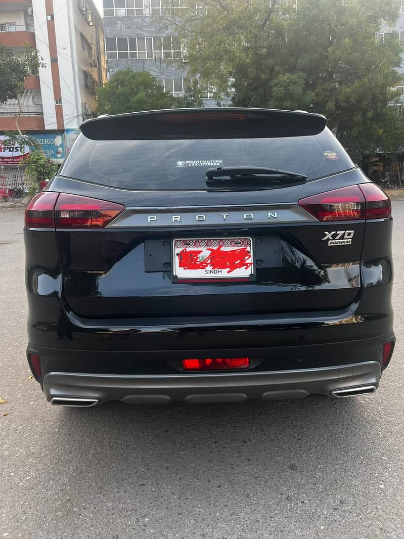 PROTON X70, FWD (Top of the line) BLACK 2022 4