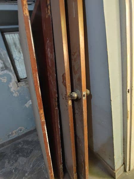 wooden doors and wash basen and commode 7