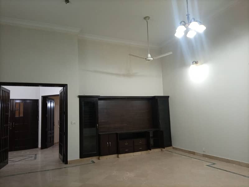 independent 1 Kanal Ground Portion 3bed For rent 3