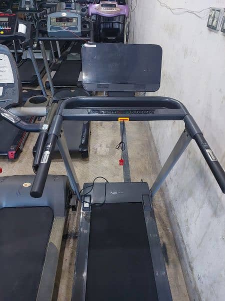 Treadmill / Running Machine 0.3. 2.1. 1.8. 2.2. 5.7. 6 3