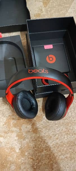 Beats Studio 3 Wireless Bluetooth Headphones 0