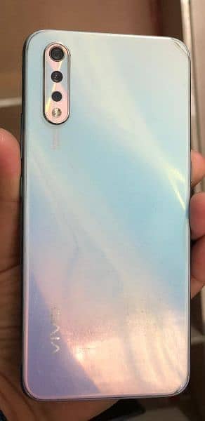 vivo s1 4 /128 gb good condition  with boxx charger 0