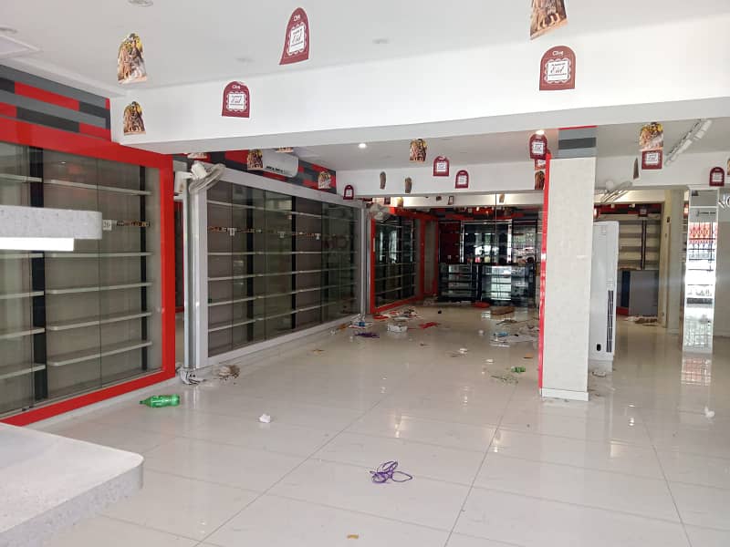 1 kanal double story Building for rent in johar town phase 2 near doctor hospital 4
