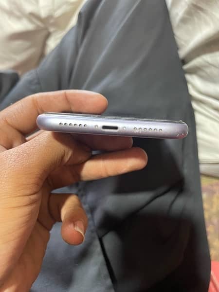 iphone 11 good condition 4
