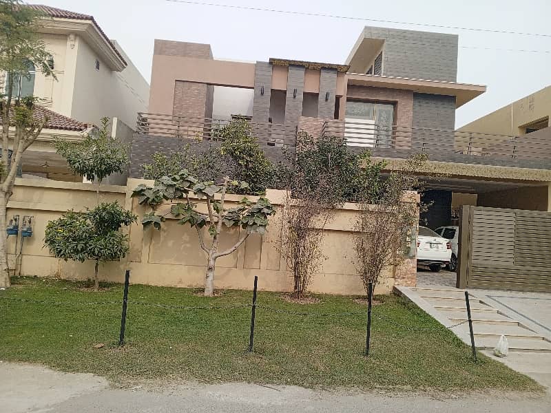 1 kanal house lower lock upper portion for rent in opf society main shokat khanam road Lahore. 0