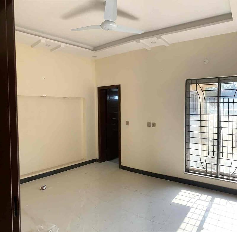 1BED STUDIO APORTMENT IS AVAILABLE FOR SALE IN SECTOR E BAHRIA TOWN LAHORE 5