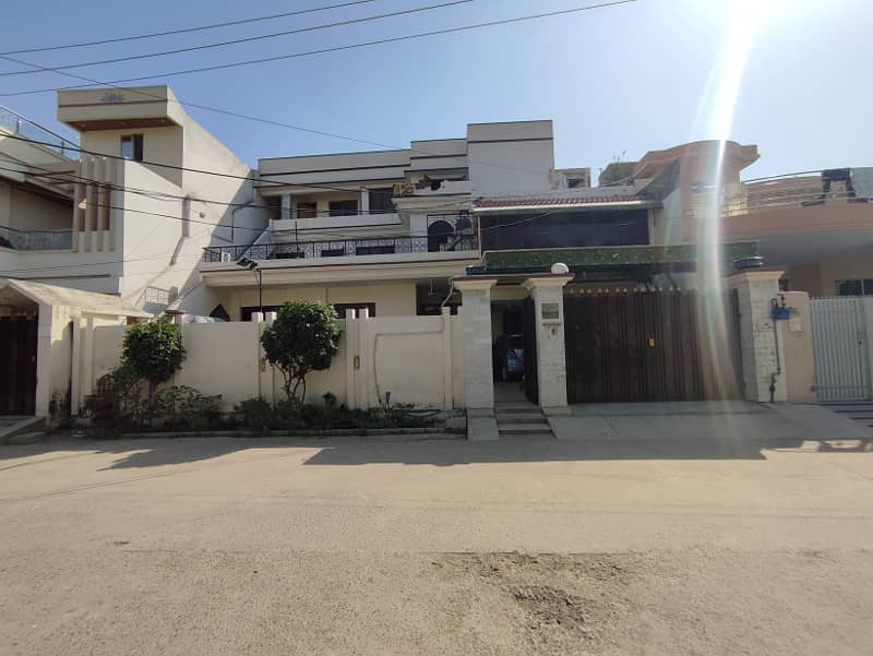 OWNER BUILD TRIPLE STORY HOUSE FOR SALE IN ALI TOWN LAHORE 0