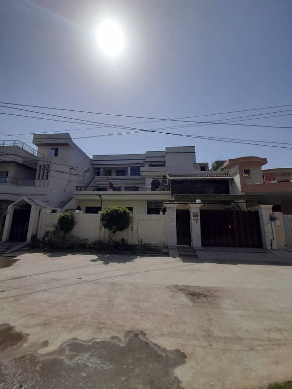 OWNER BUILD TRIPLE STORY HOUSE FOR SALE IN ALI TOWN LAHORE 1