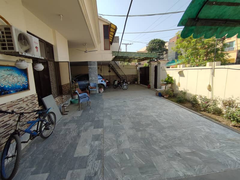OWNER BUILD TRIPLE STORY HOUSE FOR SALE IN ALI TOWN LAHORE 10