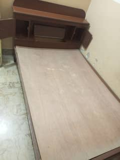 BED SELL 4X6, bed attach with two small drawer and one kabat