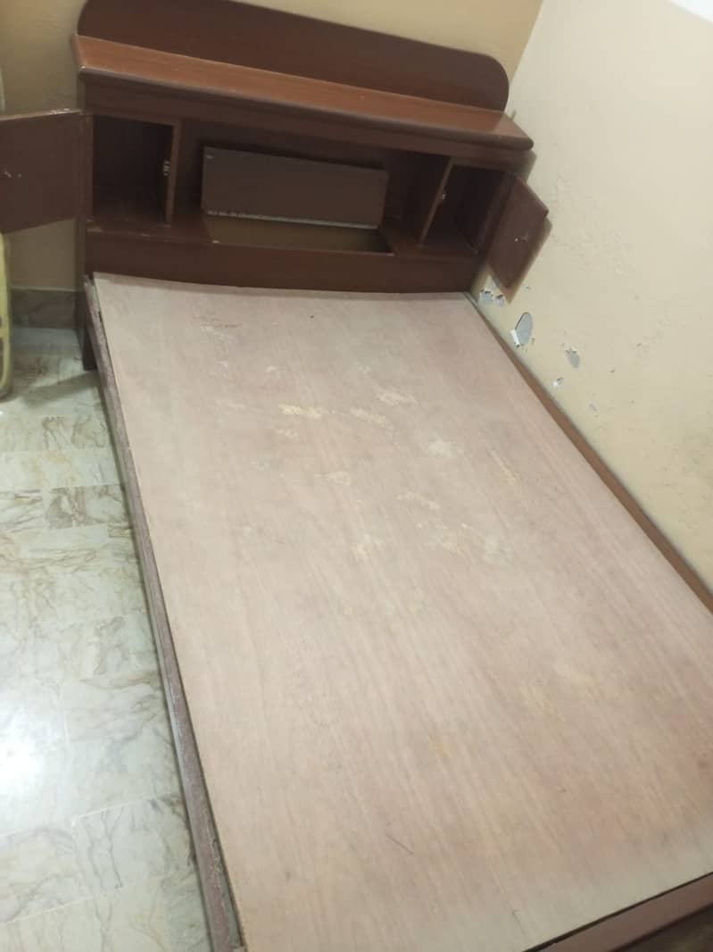 BED SELL 4X6, bed attach with two small drawer and one kabat 0