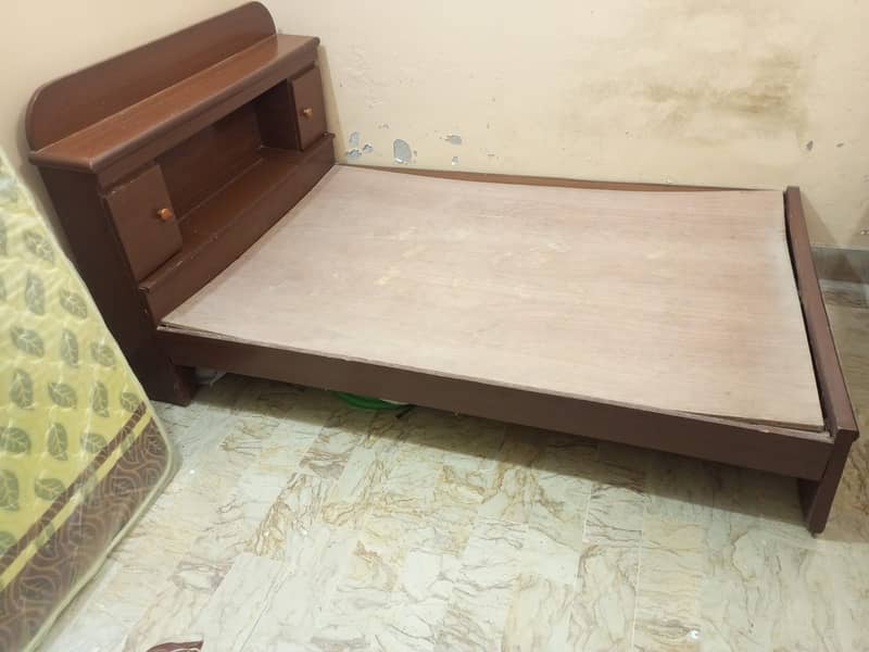 BED SELL 4X6, bed attach with two small drawer and one kabat 1