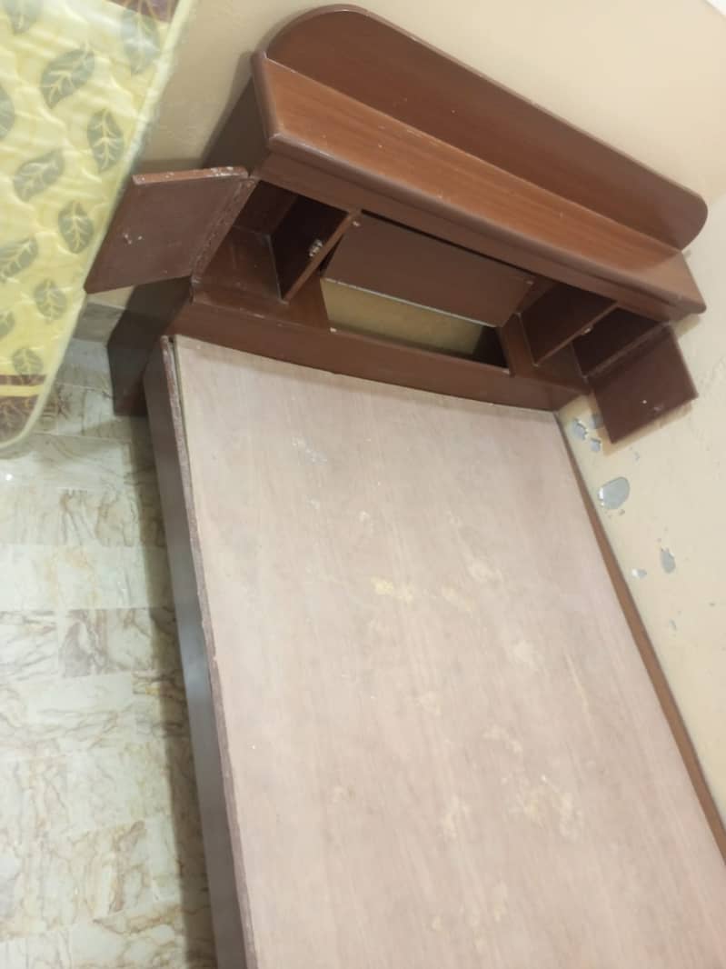 BED SELL 4X6, bed attach with two small drawer and one kabat 2