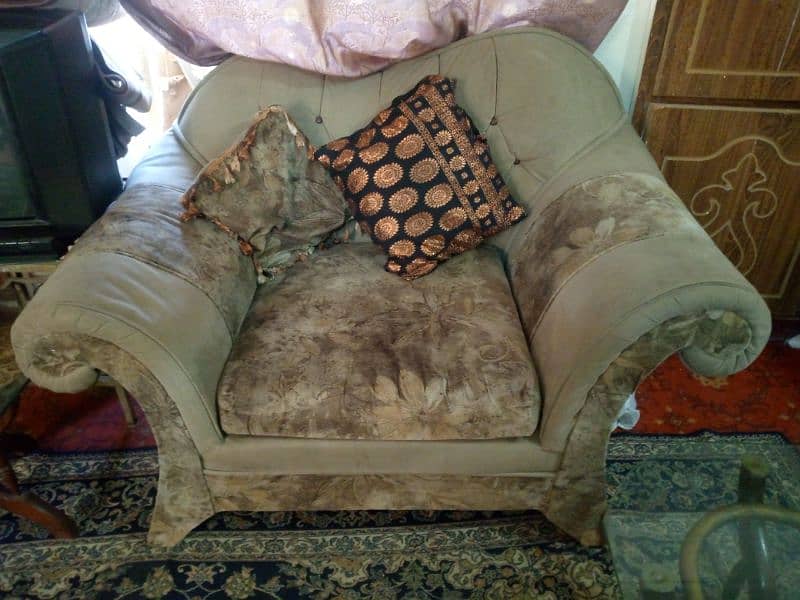 Good condition and good looking sofas 4
