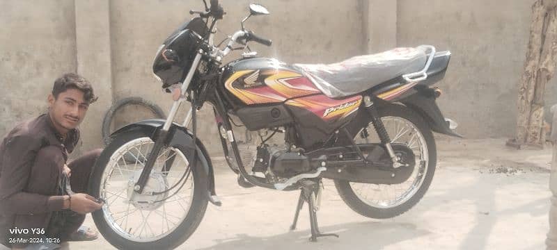new bike hai bhai 119 km use hai markit me blaik pay mil rahi hai 2