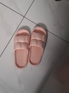 Slippers only pink color Available