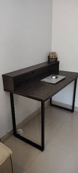 3 Months Used Office Table in Lassani Sheet 0
