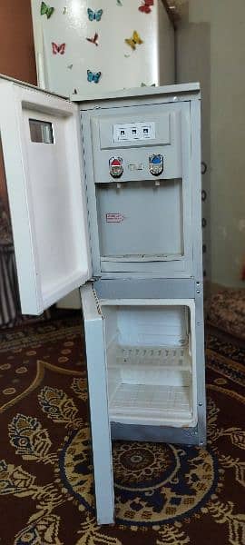 water dispenser 10/10 condition not defectid new condition 1