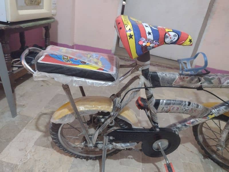 I m selling a kids cycle one month use argent sale 5