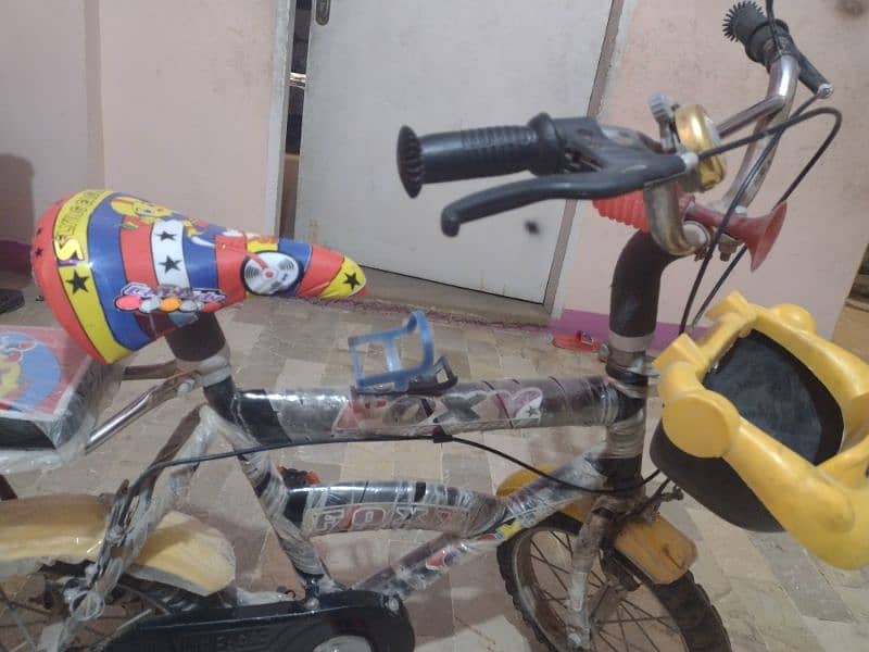 I m selling a kids cycle one month use argent sale 9