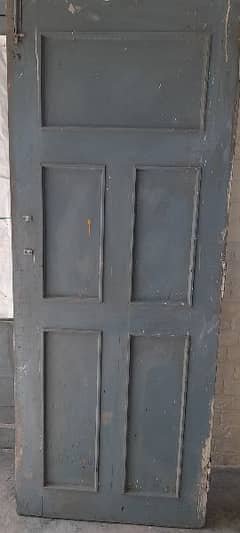 used doors ak daam sahi halat ma ha