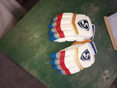 Cricket gloves