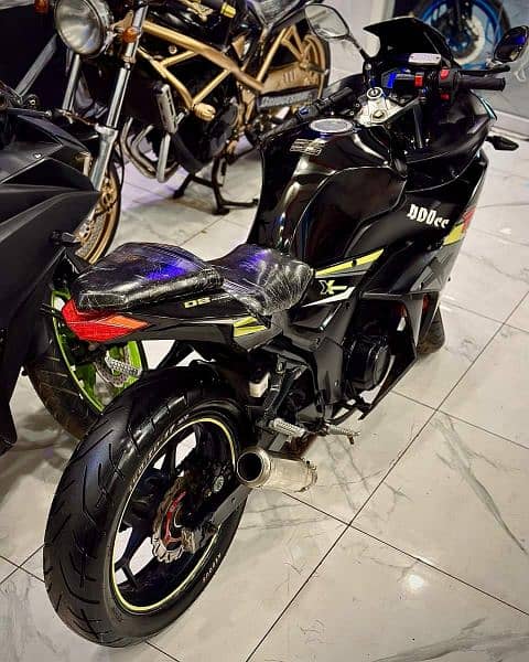 Suzuki GSXR 400cc heavy bike 1