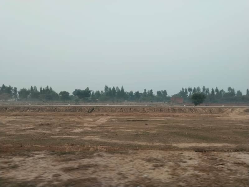 NEW DEAL 2 MARLA COMMERCIAL CORNER PAID PLOT IS AVAILABLE FOR SALE IN D1 BLOCK BAHRIA ORCHARD LAHORE 2