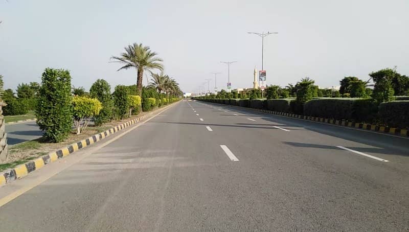 NEW DEAL 2 MARLA COMMERCIAL CORNER PAID PLOT IS AVAILABLE FOR SALE IN D1 BLOCK BAHRIA ORCHARD LAHORE 4