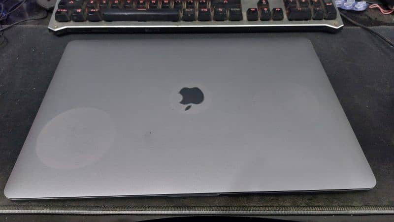 Macbook pro 2017 15.6 inch 4