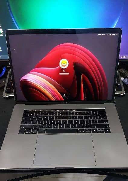 Macbook pro 2017 15.6 inch 1