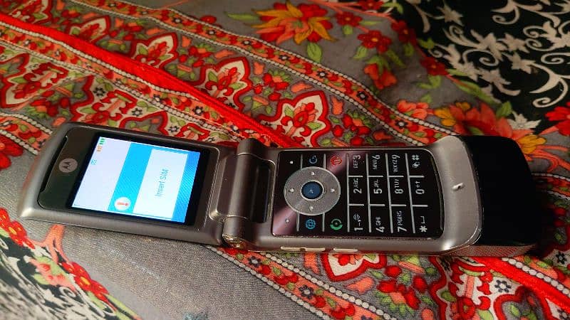 Motorola's flip phone with charger 1