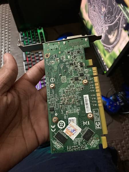 graphic card 2 gb with all accessories 1