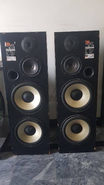 jbl speakers 2 boxes orignal total k no fault 1