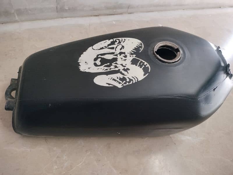 125 fuel tank and side covers 0