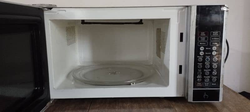 Waves Microwave Oven with Grill 2