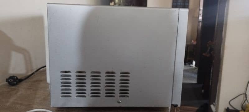 Waves Microwave Oven with Grill 3